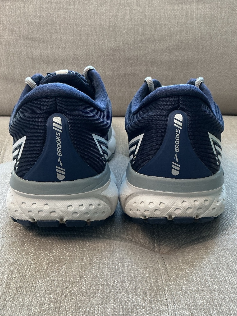 Brooks Ghost 13 Men’s Running Shoes Navy Silver Size 12.5 Excellent Condition - Picture 12 of 16